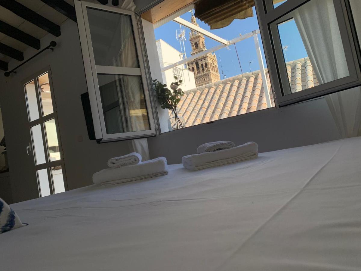 Apartamento Stunning Attic With Private Terrace And Parking Optional Sevilla Exterior foto