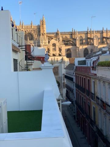 Apartamento Stunning Attic With Private Terrace And Parking Optional Sevilla Exterior foto