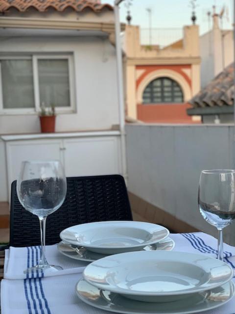 Apartamento Stunning Attic With Private Terrace And Parking Optional Sevilla Exterior foto
