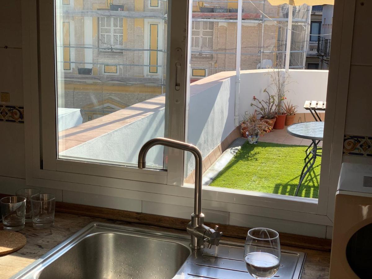 Apartamento Stunning Attic With Private Terrace And Parking Optional Sevilla Exterior foto